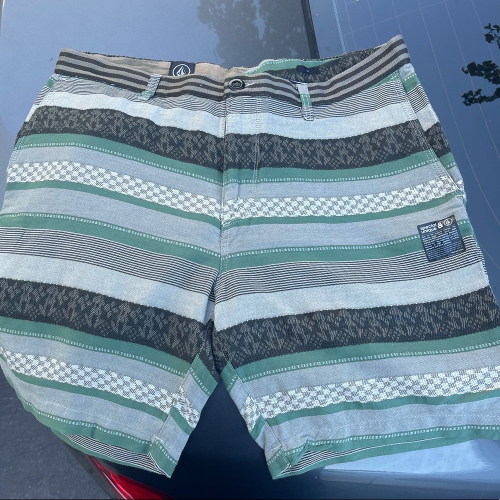 Volcom shorts